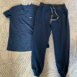 LIMITED EDITION Caribbean Blue Figs scrubs size SMALL